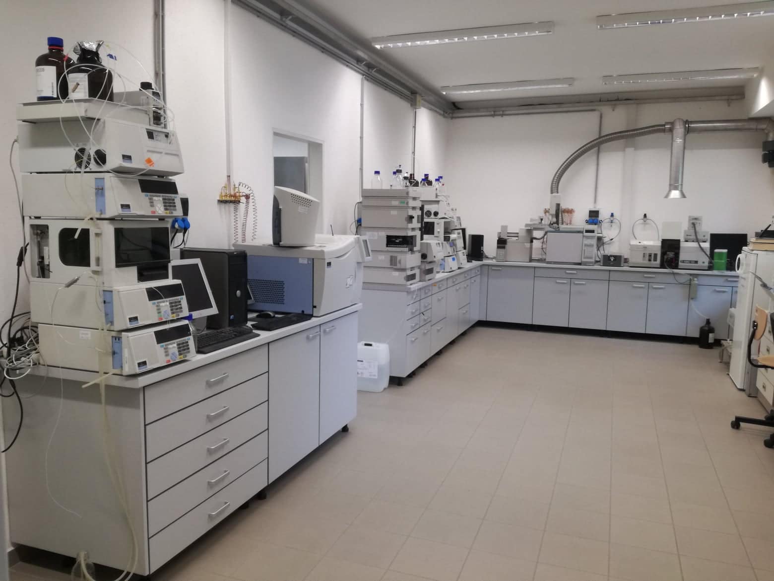 2019-05-09_Gyogyszer_labor-1.jpg